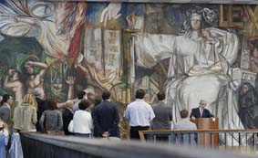 Un momento del parlamento del rector de la Universitat de València, Esteban Morcillo.